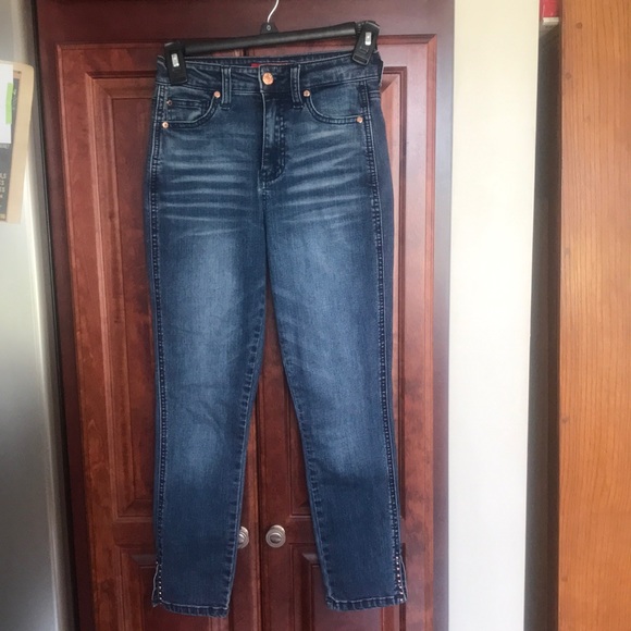 Guess capris! - Picture 1 of 6